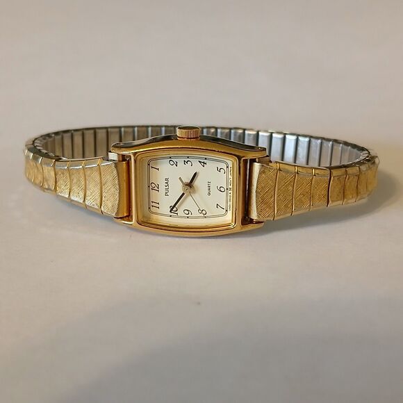 Vintage Pulsar Women's Gold Tone Japan Quartz Movt Bracelet Watch V401-5000 - Picture 1 of 15
